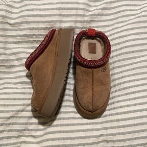 UGG Women’s Chestnut Tazz Slippers
